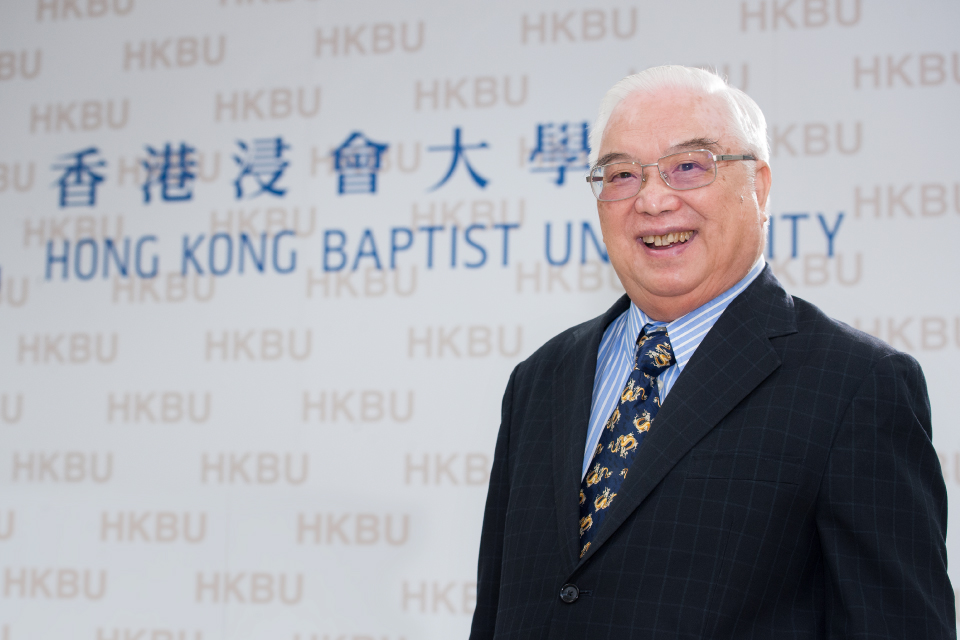Dr Lau Wah-sum 