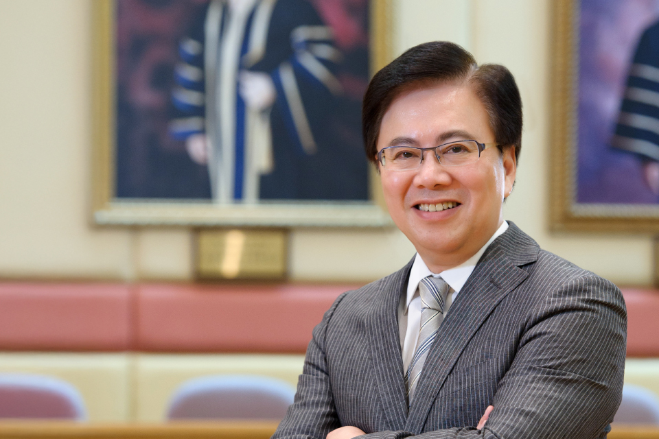Dr the Hon Wilfred YW Wong
